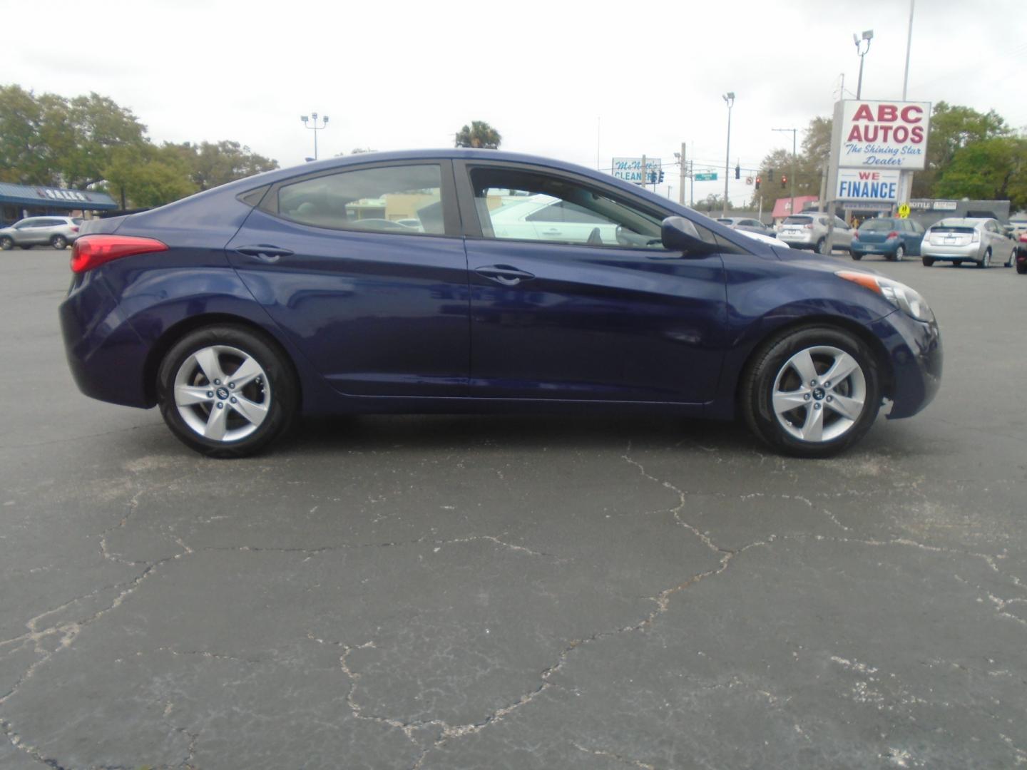 2013 Hyundai Elantra Limited (5NPDH4AEXDH) with an 1.8L L4 DOHC 16V engine, 6-Speed Automatic transmission, located at 5117 SR 674, Wimauma, FL, 33598, (813) 938-5846, 27.712418, -82.322784 - Photo#2